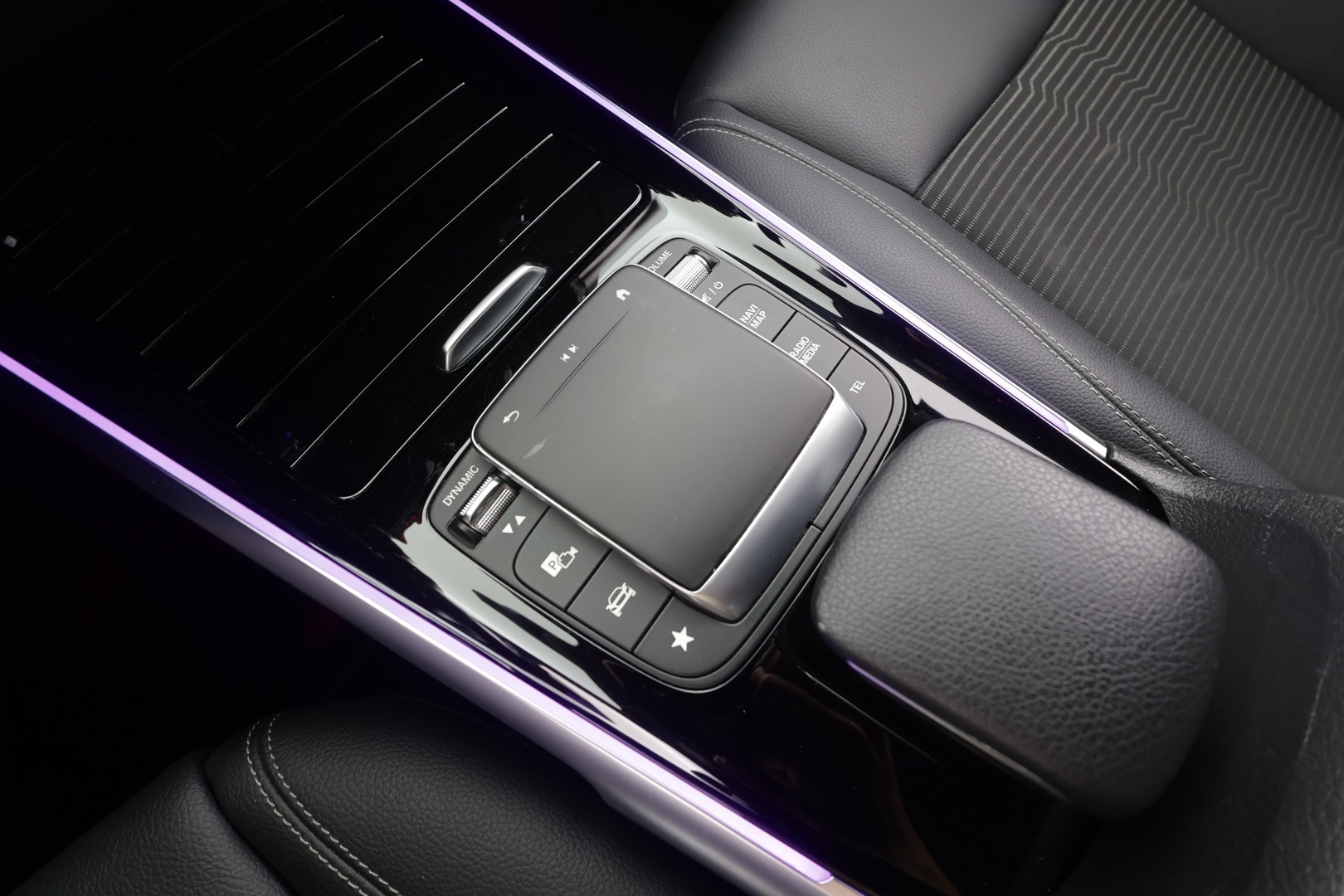 MERCEDES-BENZ EQB 2023