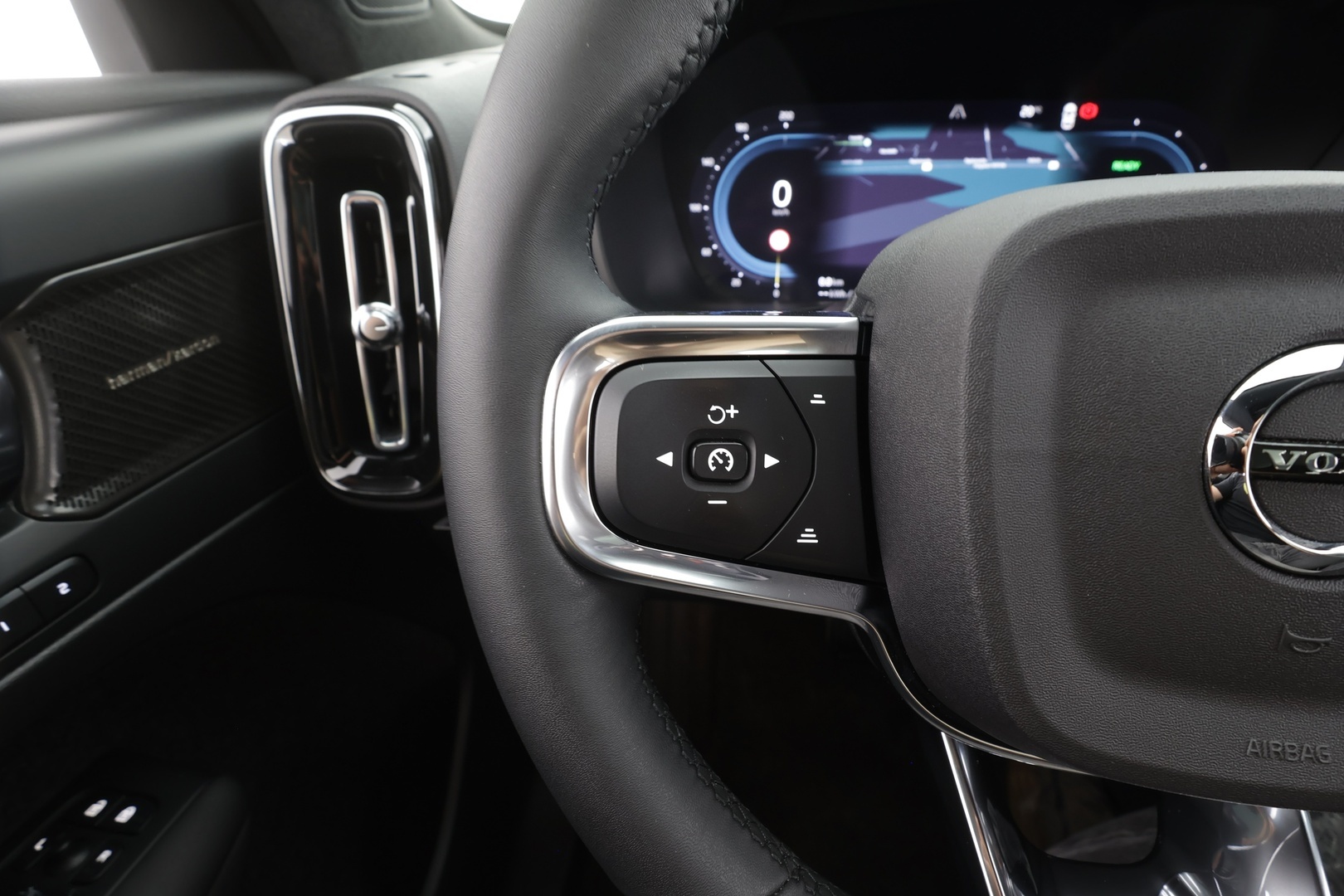 VOLVO C40 2023