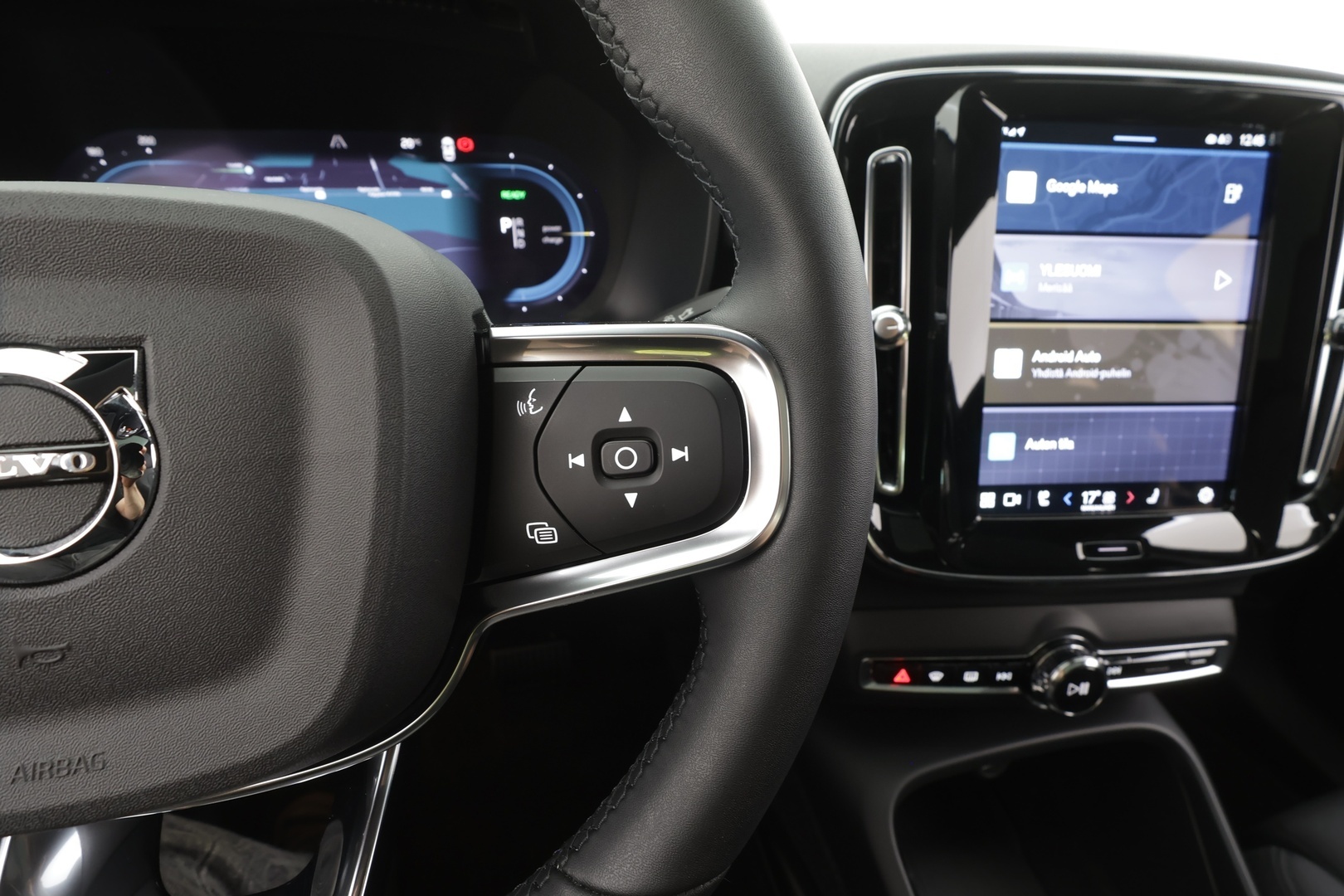 VOLVO C40 2023