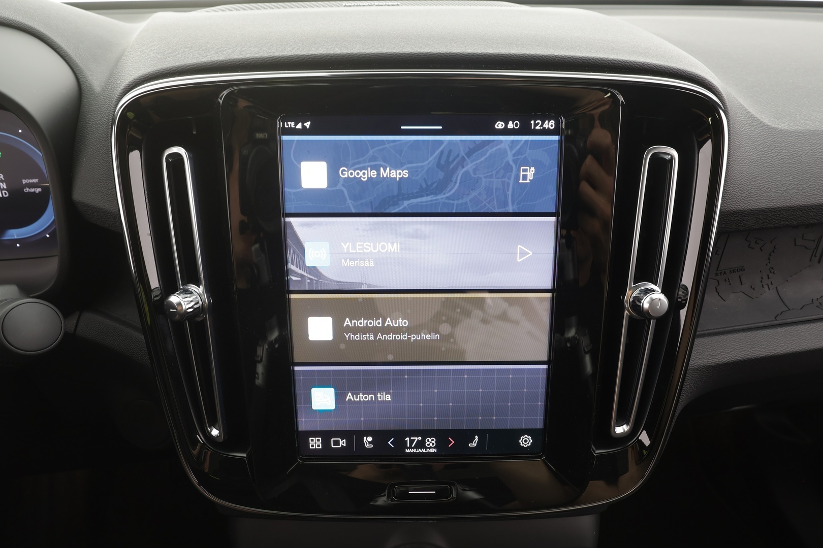 VOLVO C40 2023