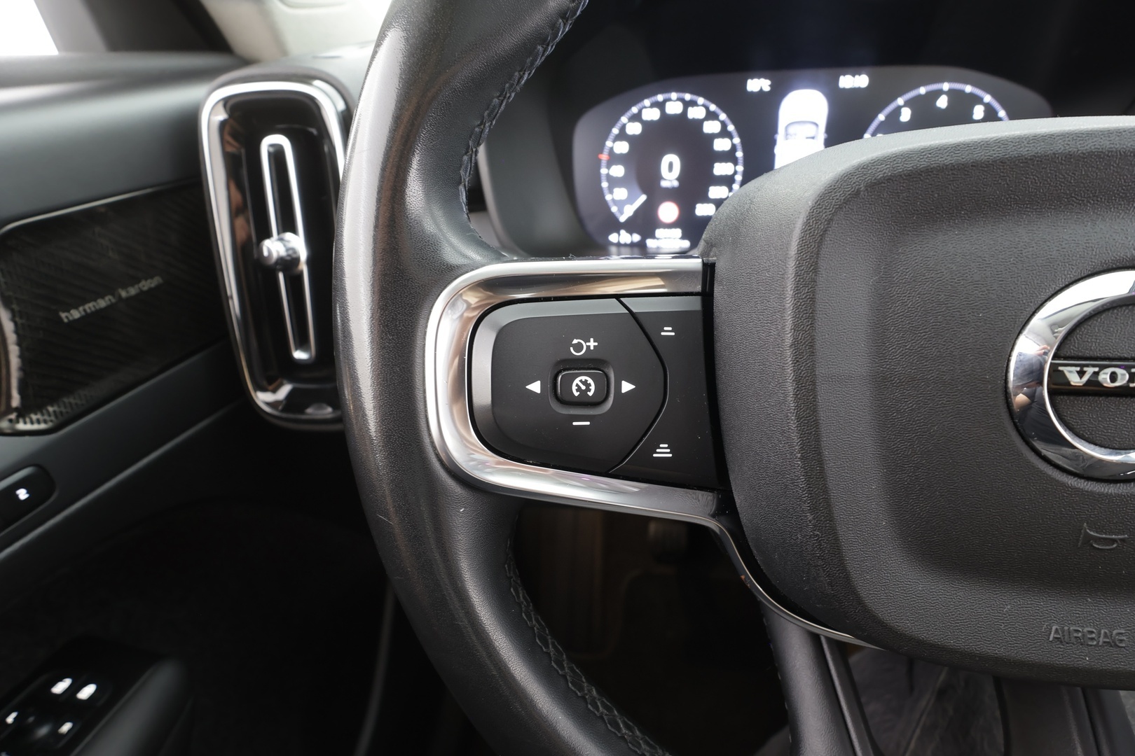 VOLVO XC40 2021
