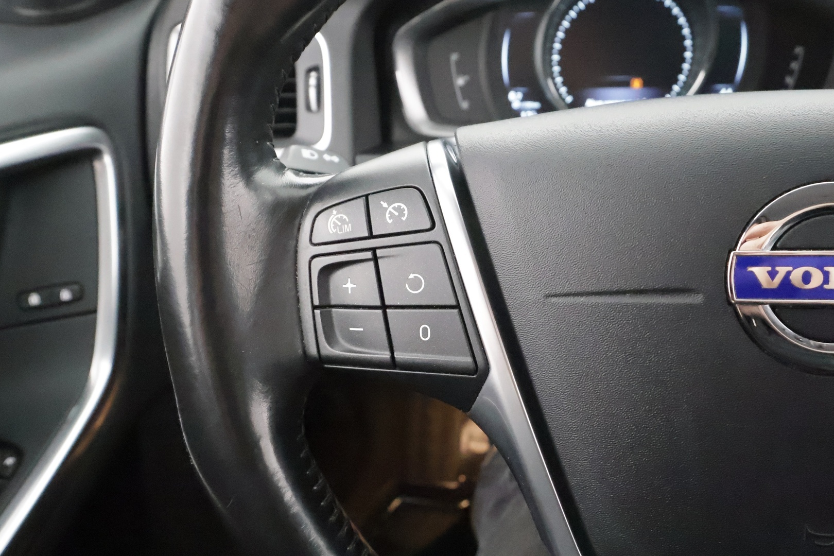 VOLVO V60 Cross Country 2016