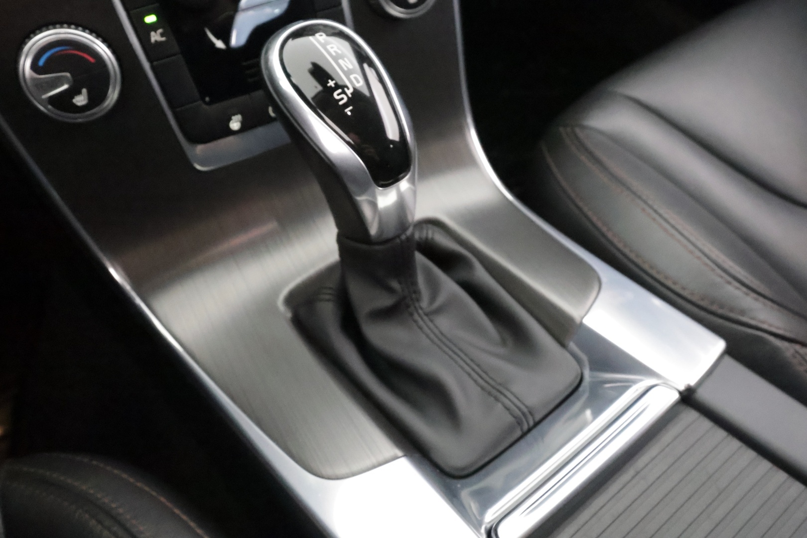 VOLVO V60 Cross Country 2016