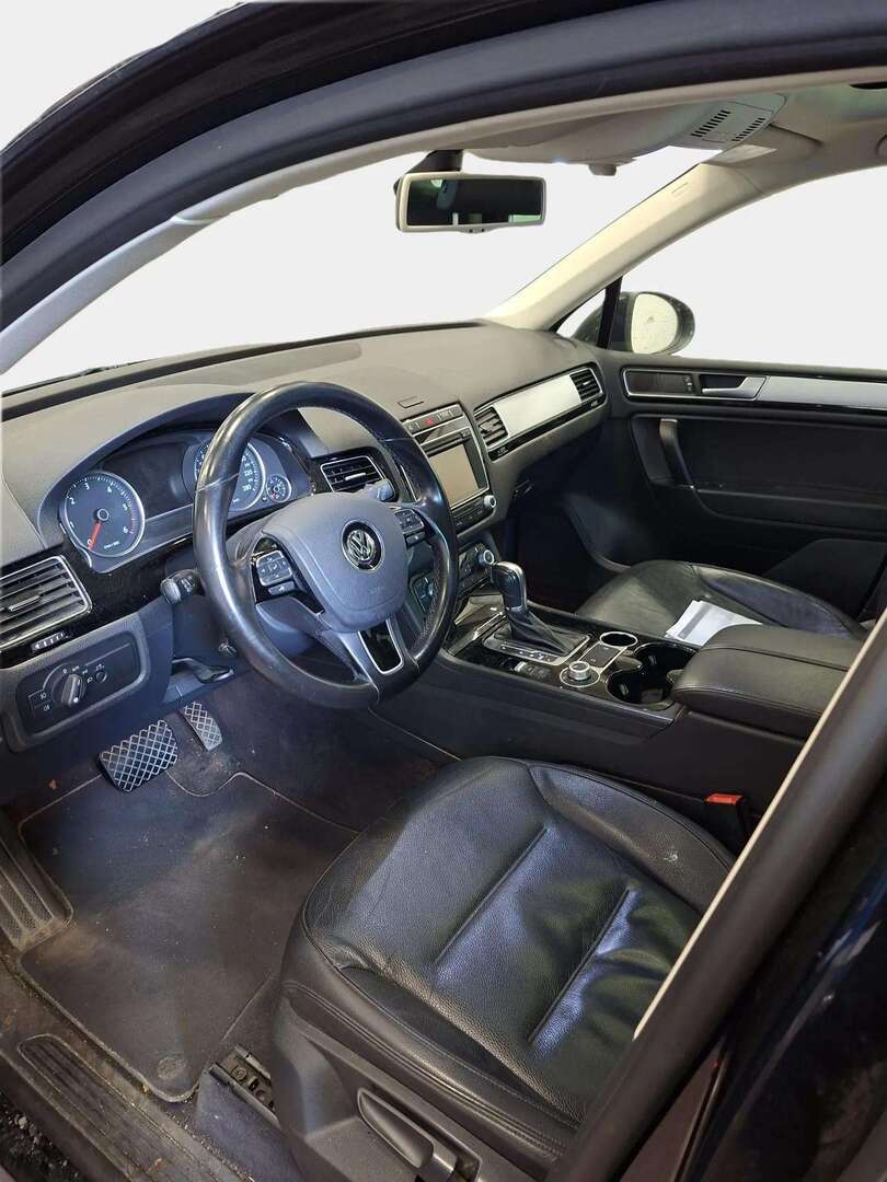 VOLKSWAGEN Touareg 2015
