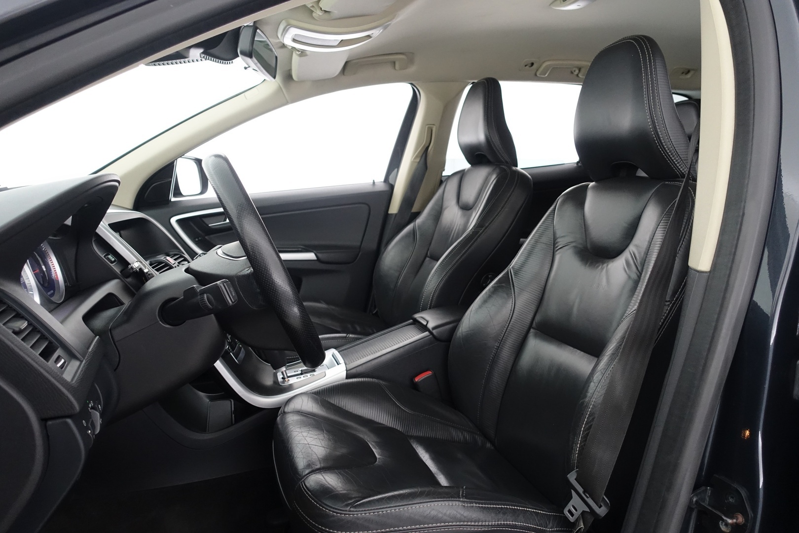 VOLVO XC60 2011
