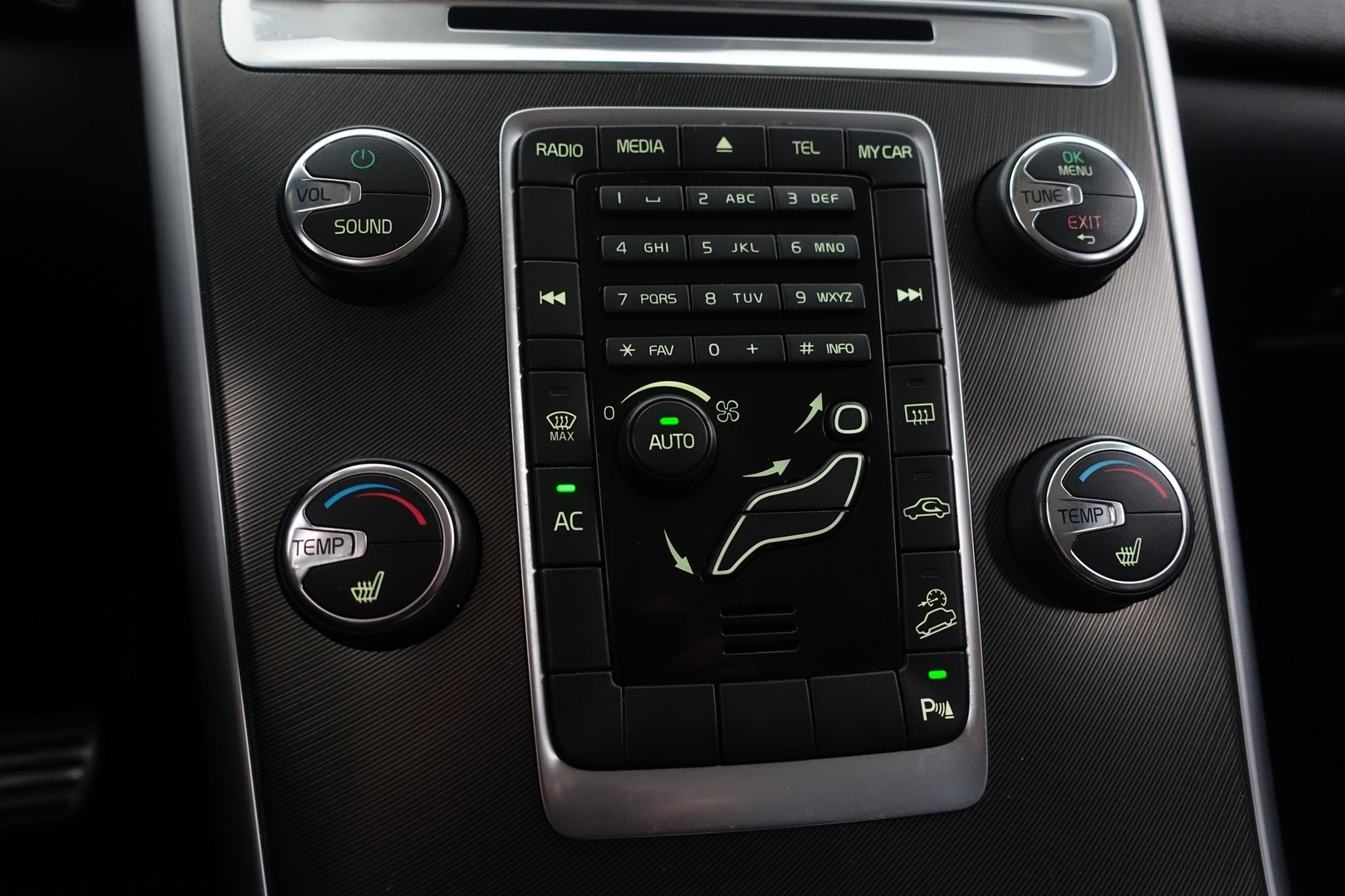 VOLVO XC60 2011