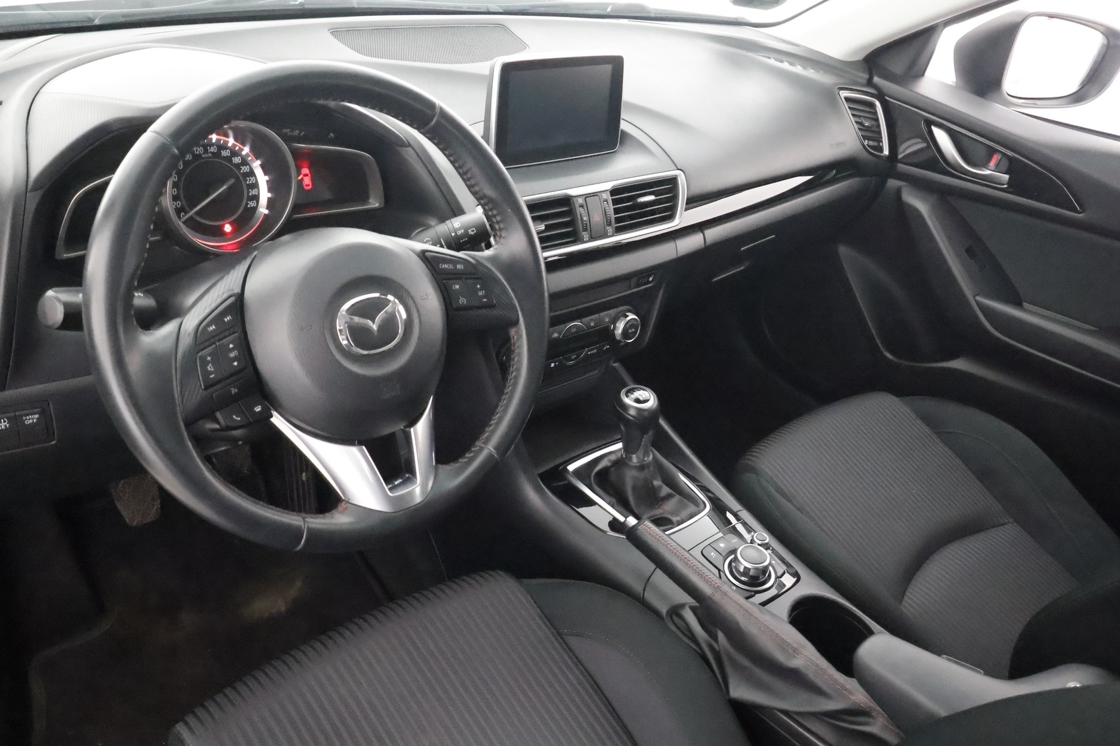 MAZDA 3 2015