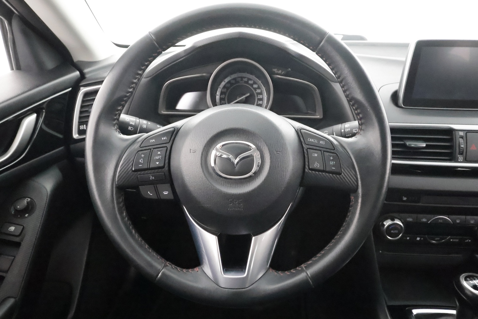 MAZDA 3 2015