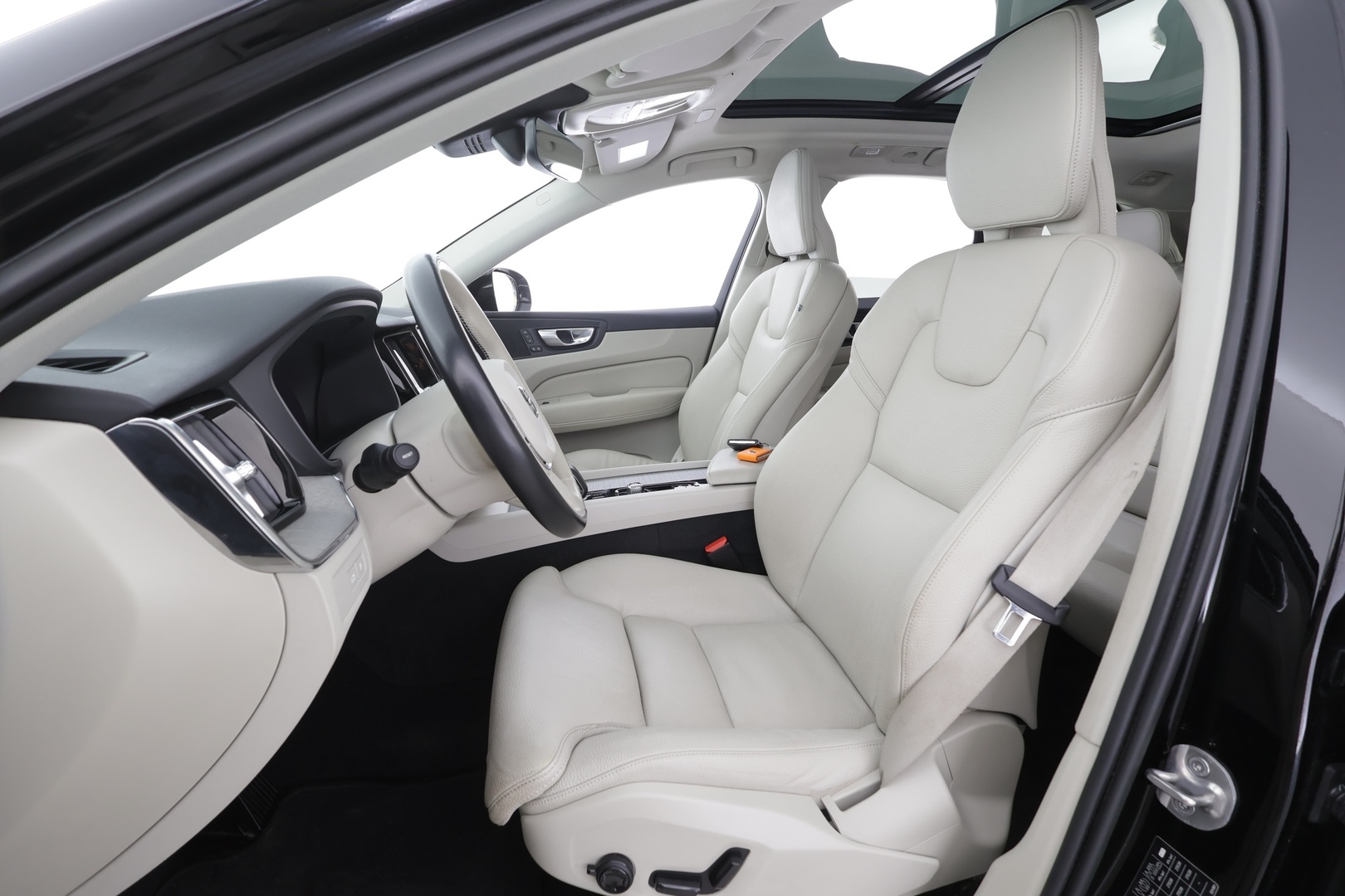 VOLVO XC60 2023
