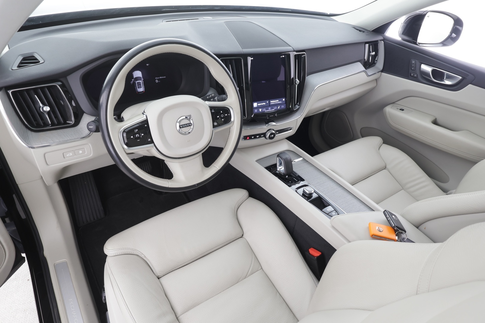 VOLVO XC60 2023