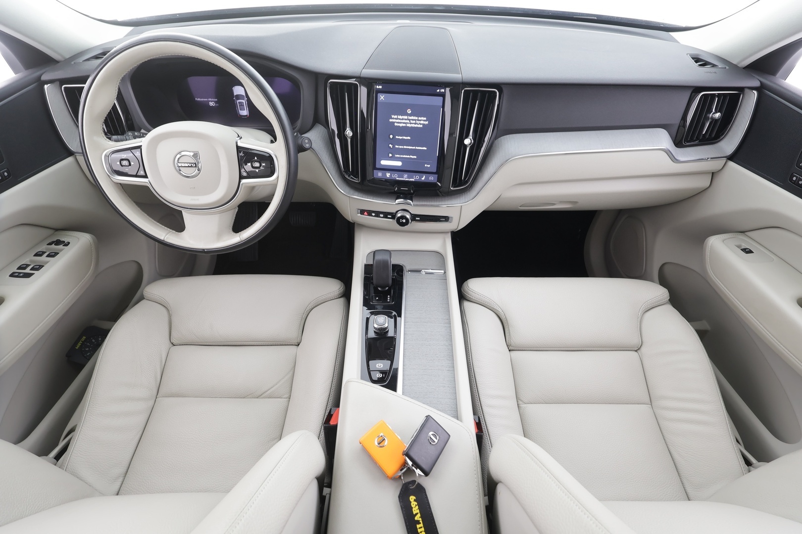VOLVO XC60 2023
