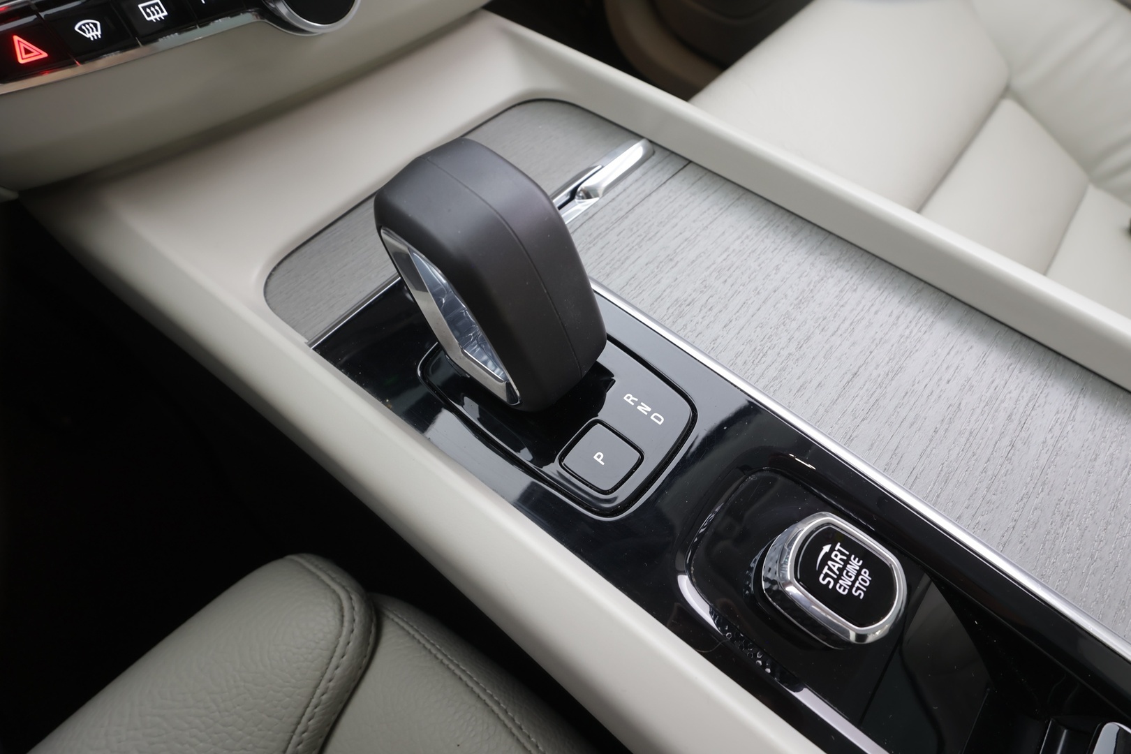 VOLVO XC60 2023