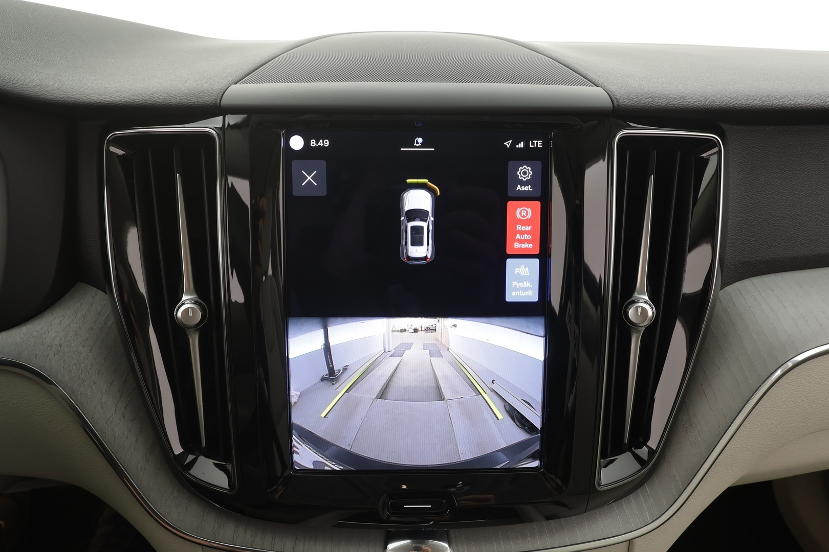 VOLVO XC60 2023