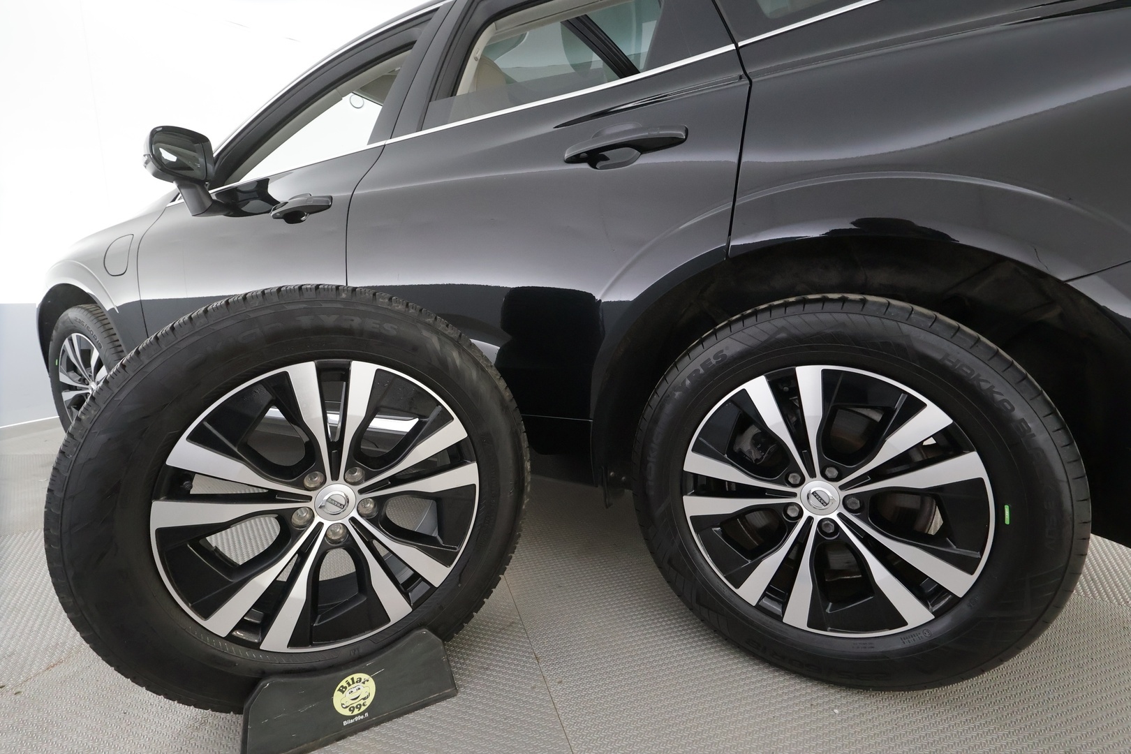 VOLVO XC60 2023