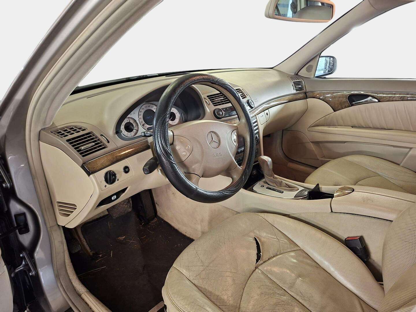 MERCEDES-BENZ E 2005