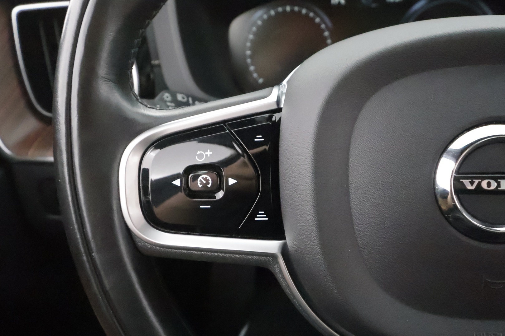VOLVO XC60 2020