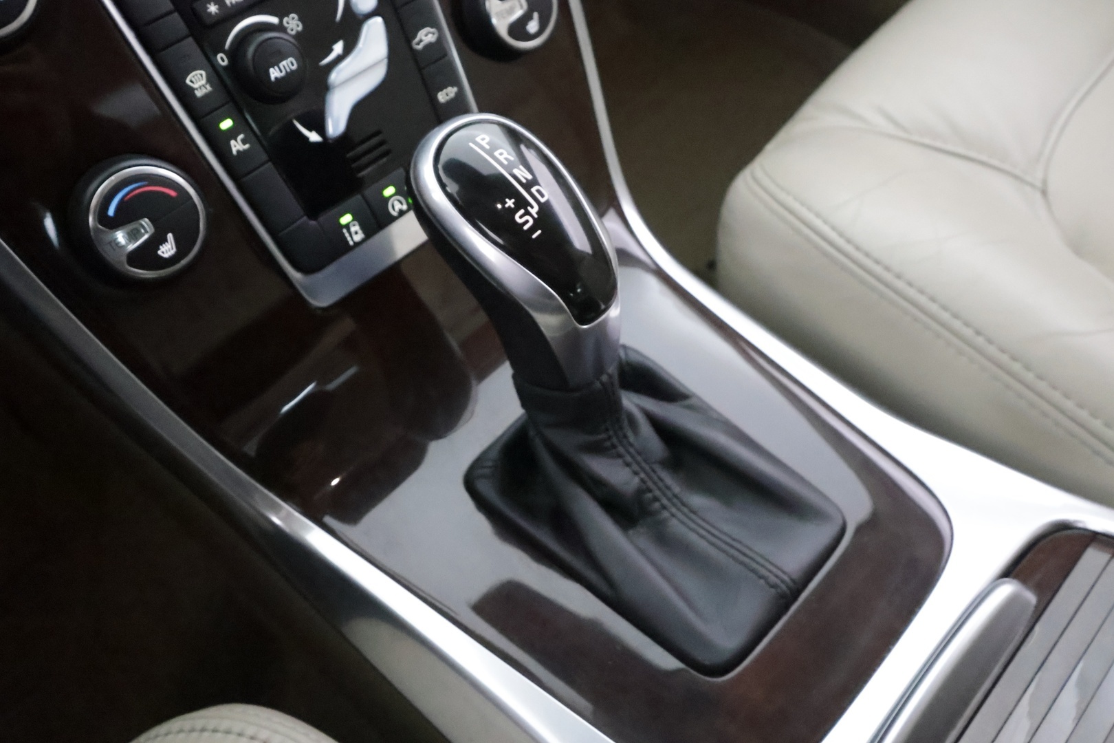 VOLVO S80 2014