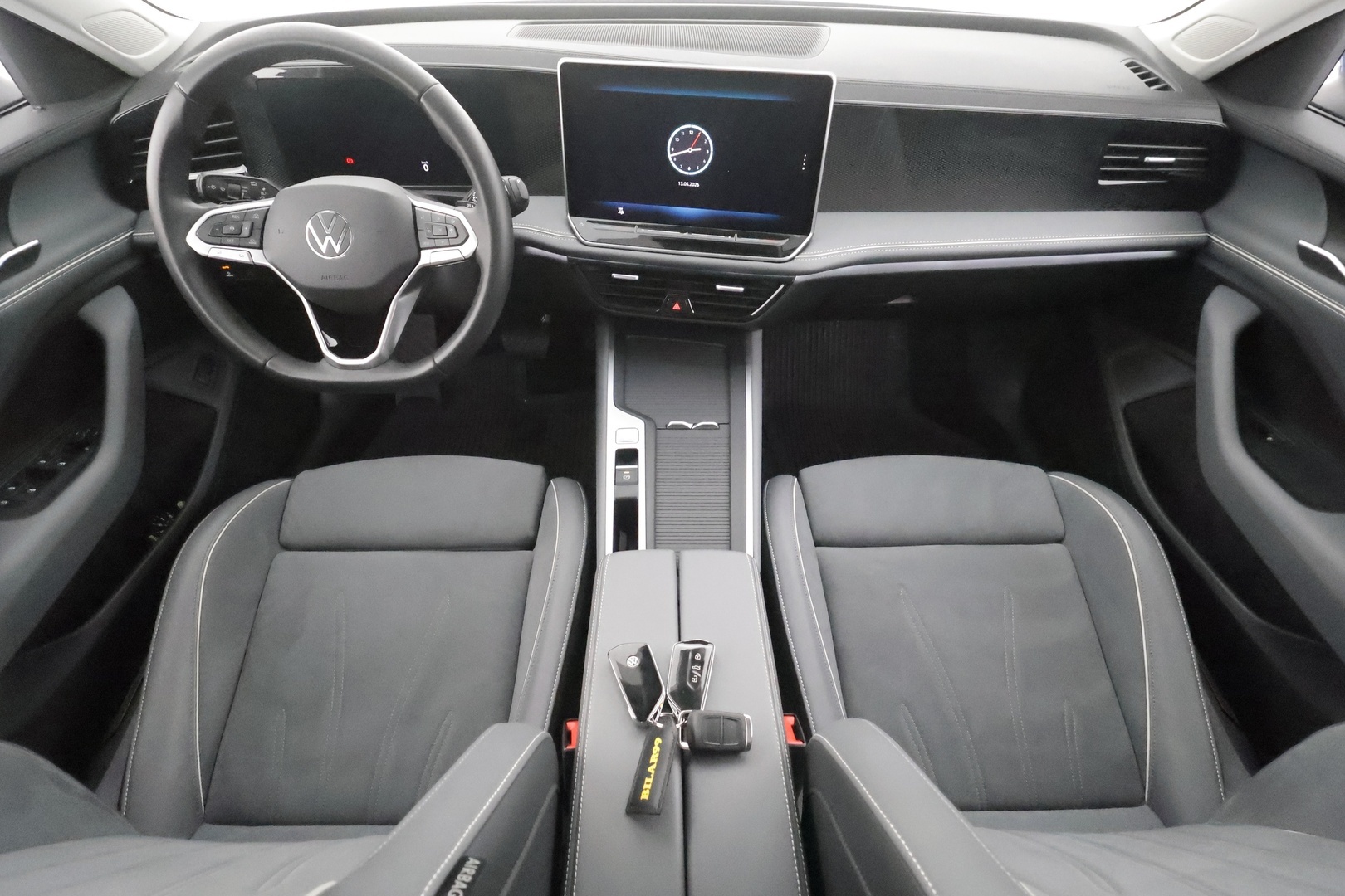 VOLKSWAGEN PASSAT 2024