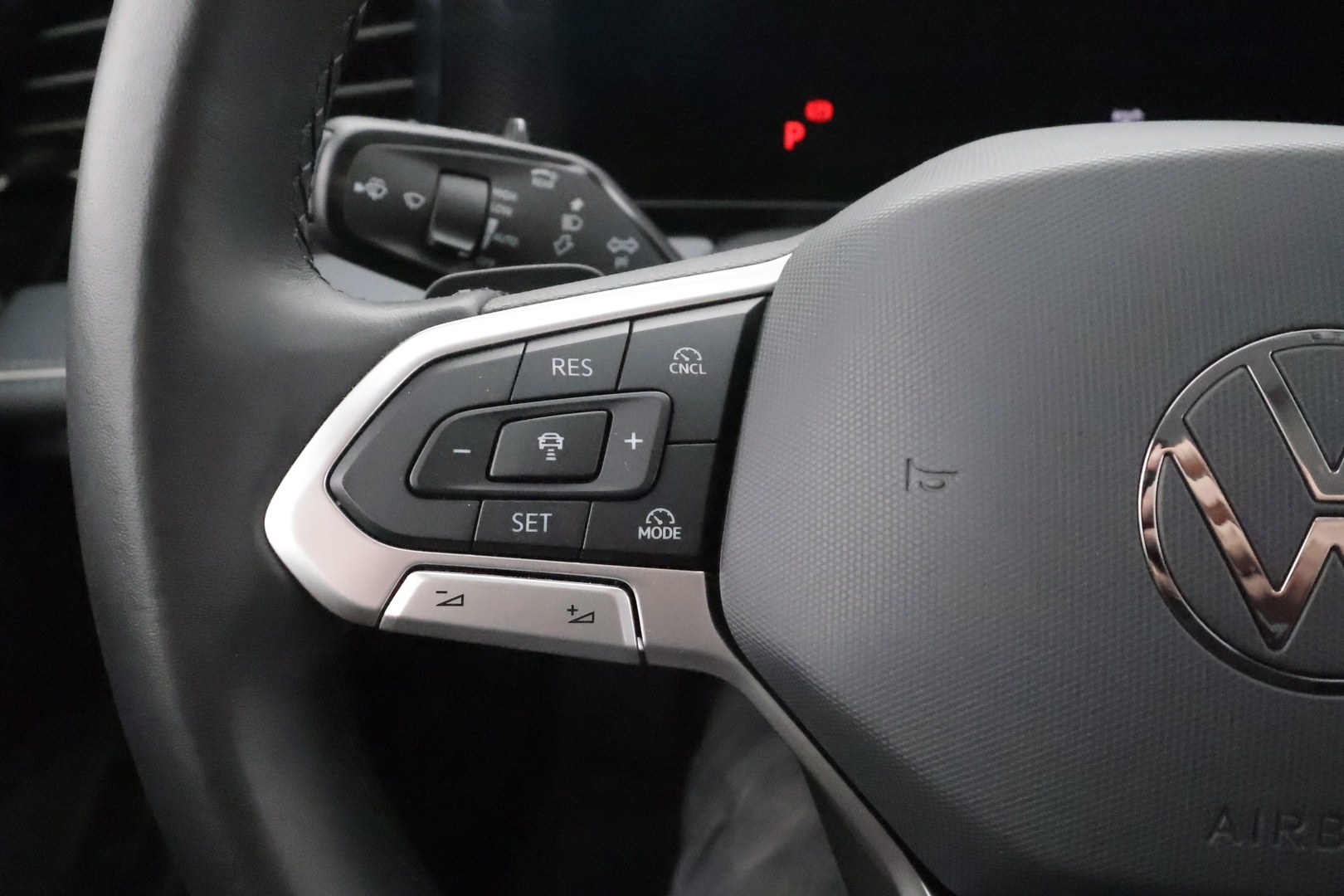 VOLKSWAGEN PASSAT 2024