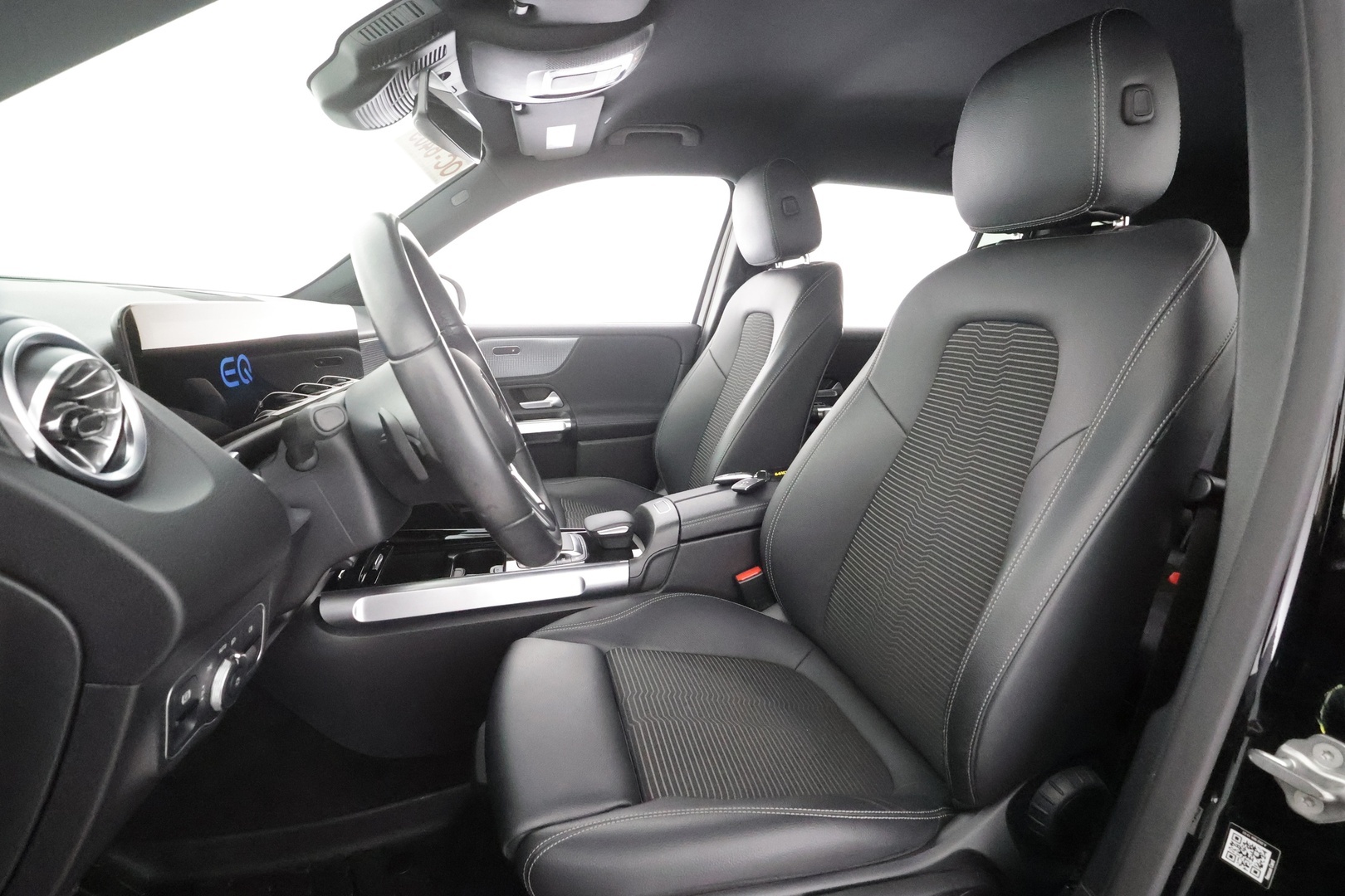 MERCEDES-BENZ EQB 2023