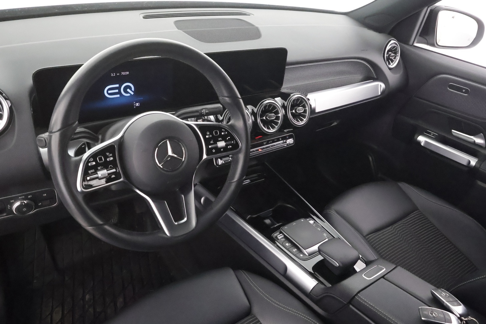 MERCEDES-BENZ EQB 2023