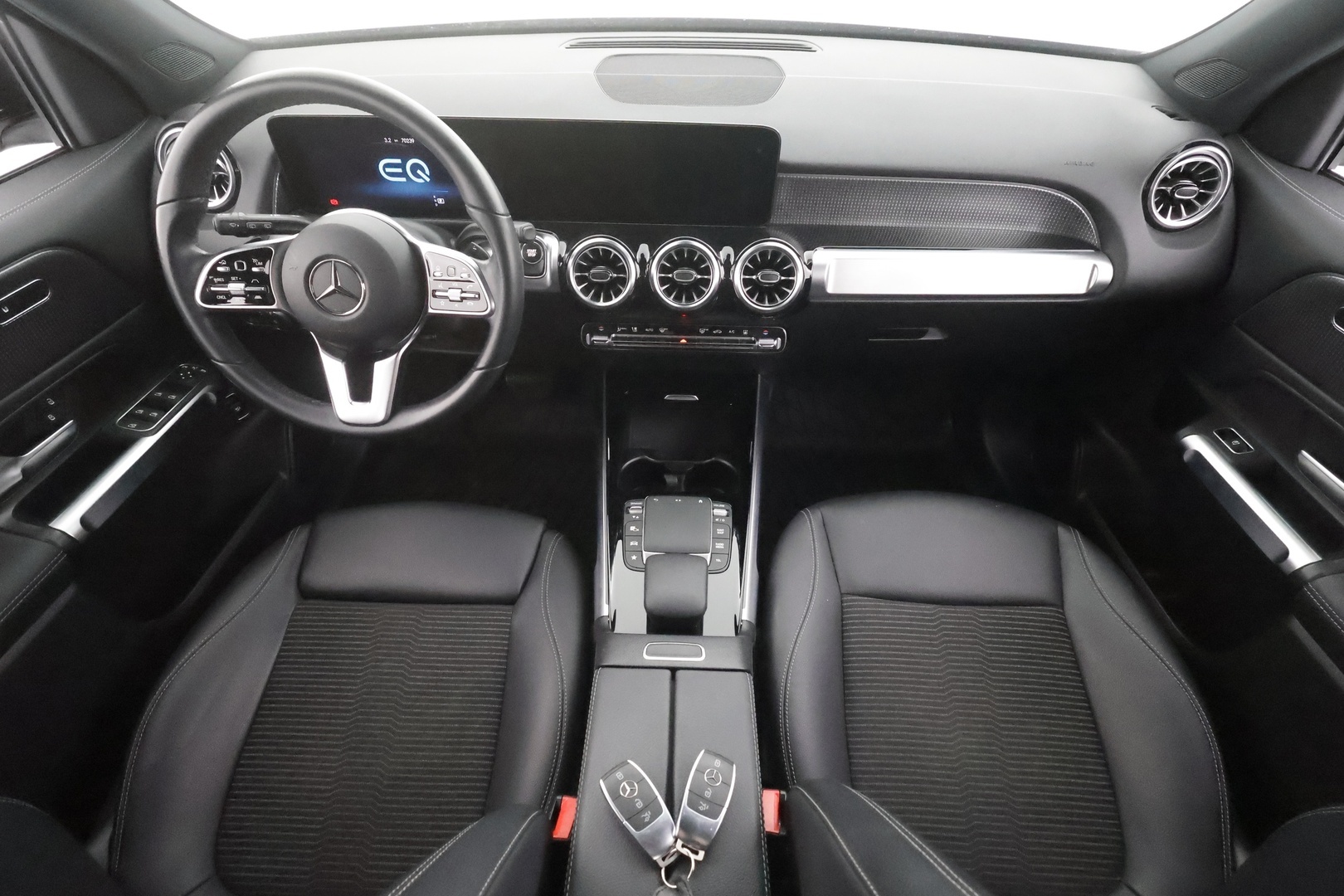 MERCEDES-BENZ EQB 2023