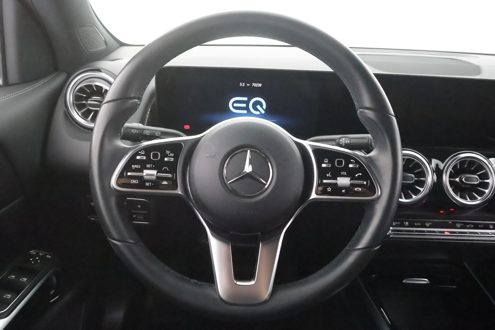 MERCEDES-BENZ EQB 2023