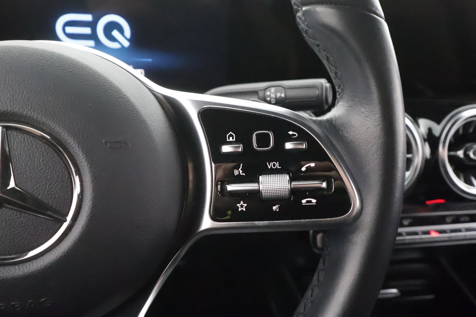 MERCEDES-BENZ EQB 2023