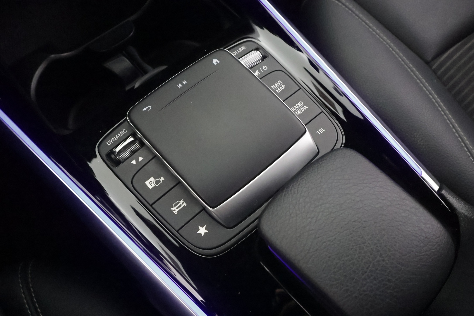 MERCEDES-BENZ EQB 2023