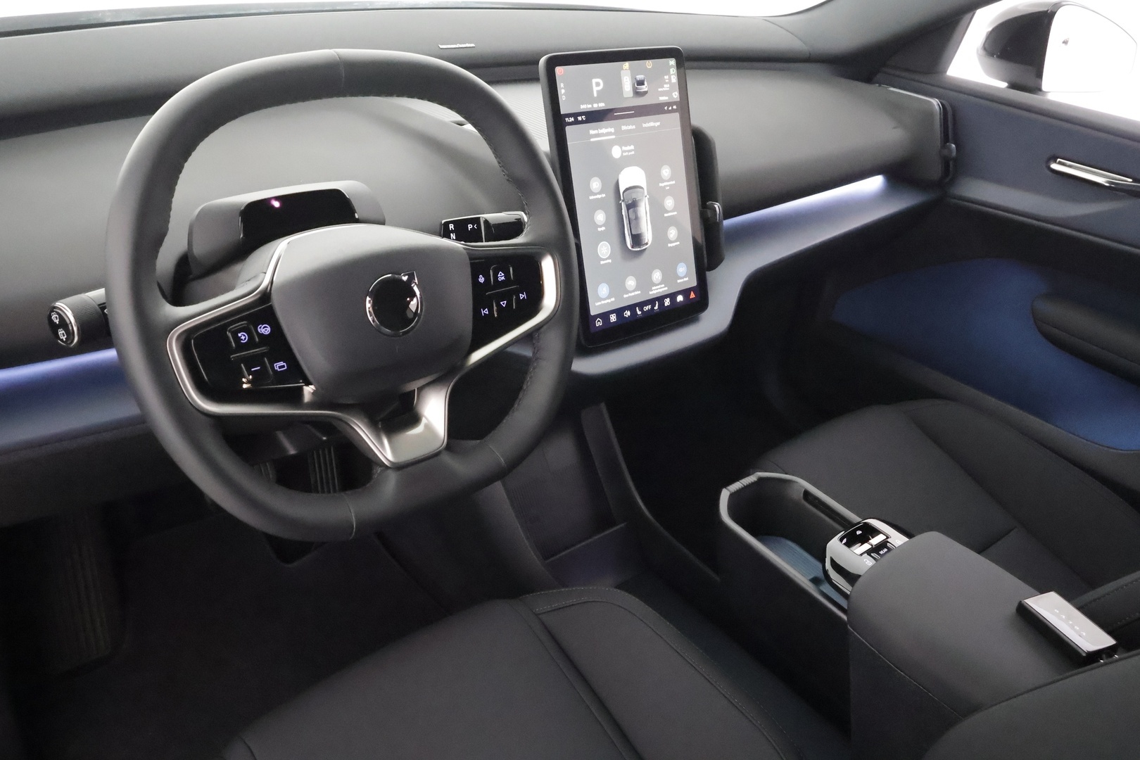 VOLVO EX30 2025