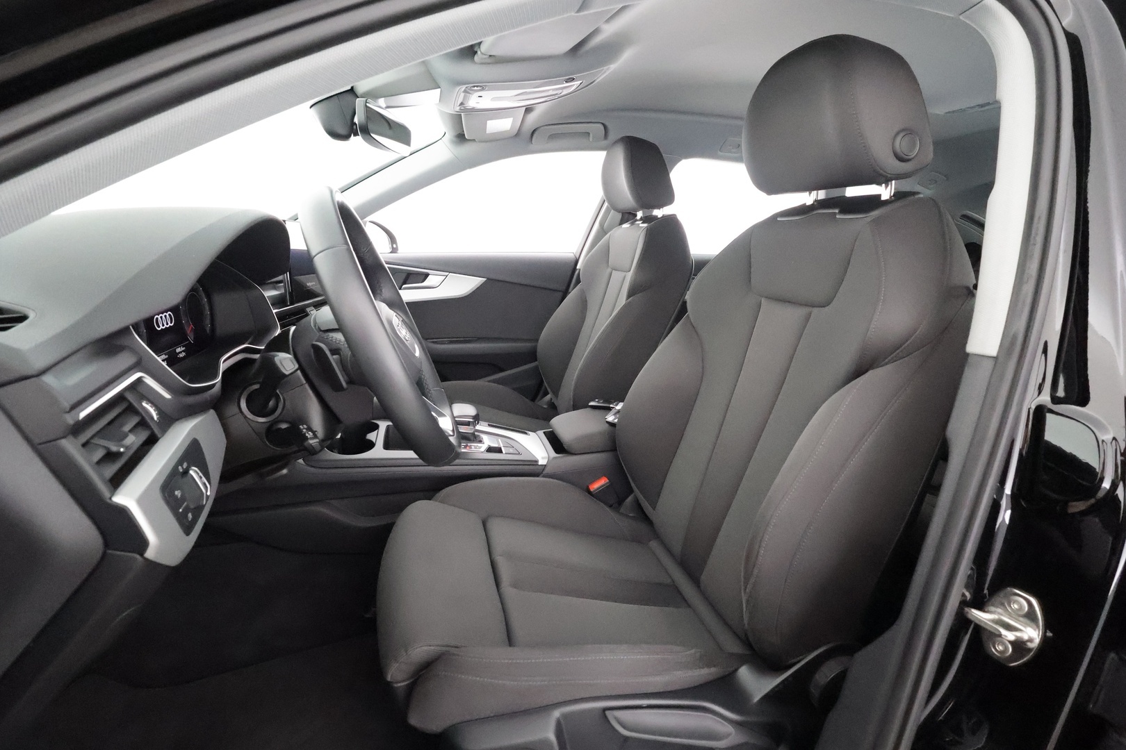 AUDI A4 2023