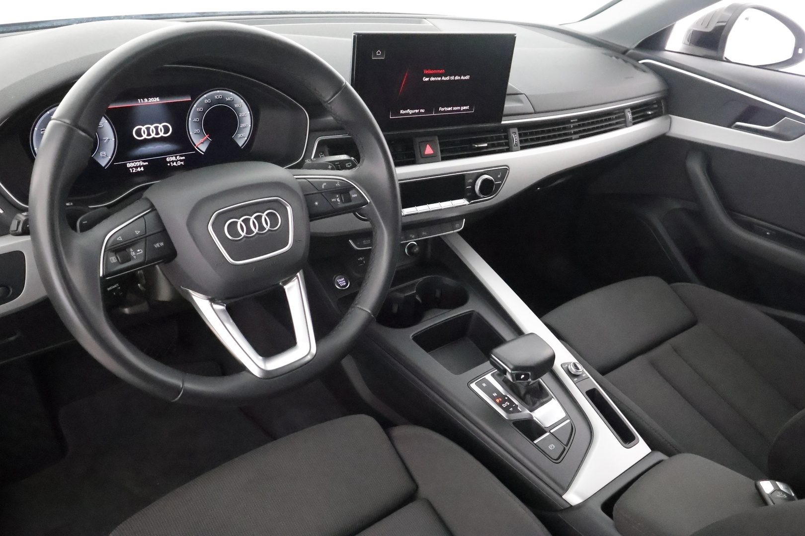 AUDI A4 2023