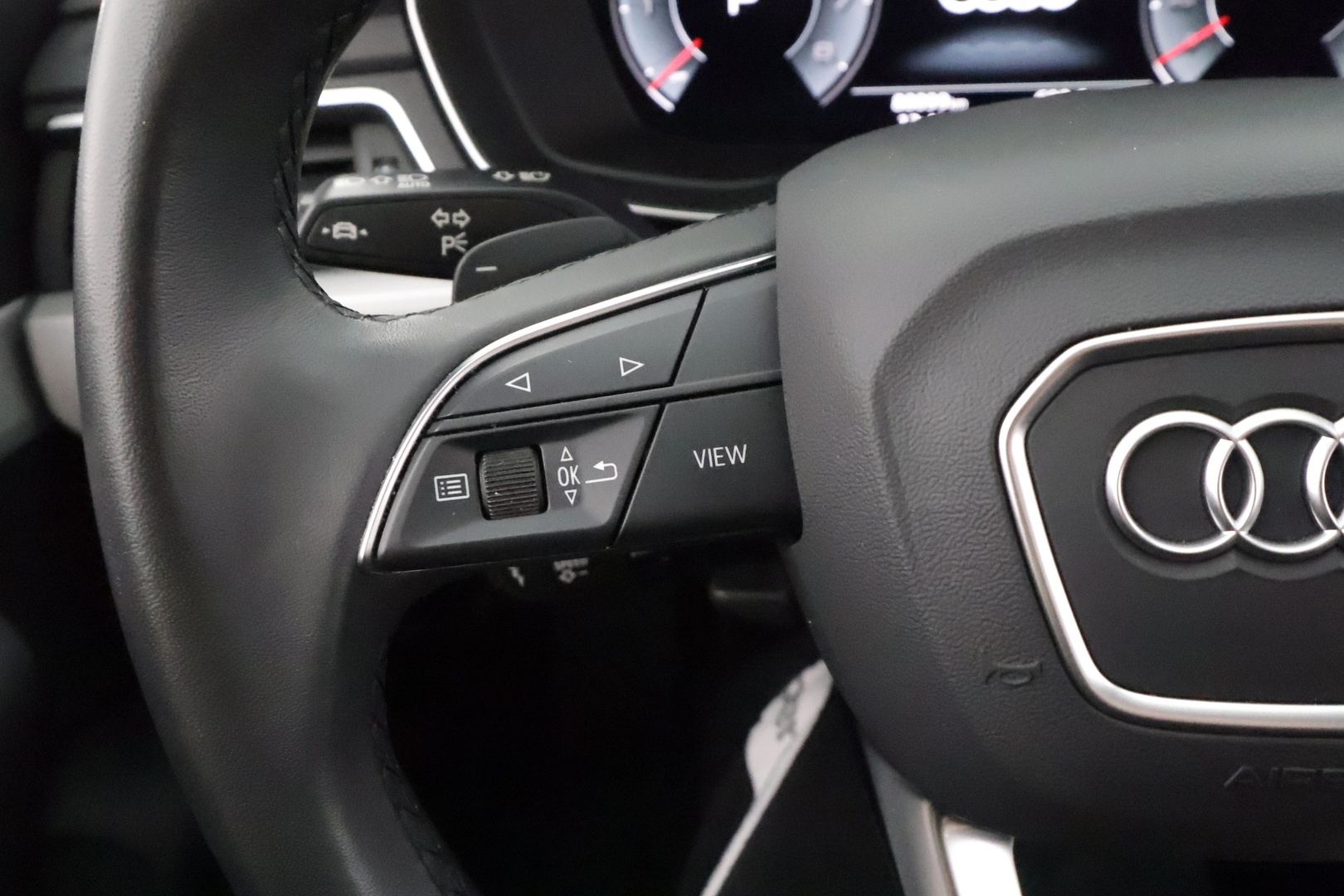 AUDI A4 2023