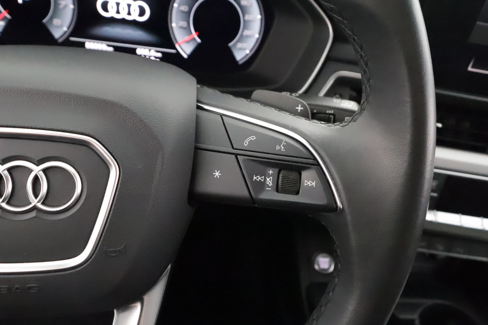 AUDI A4 2023