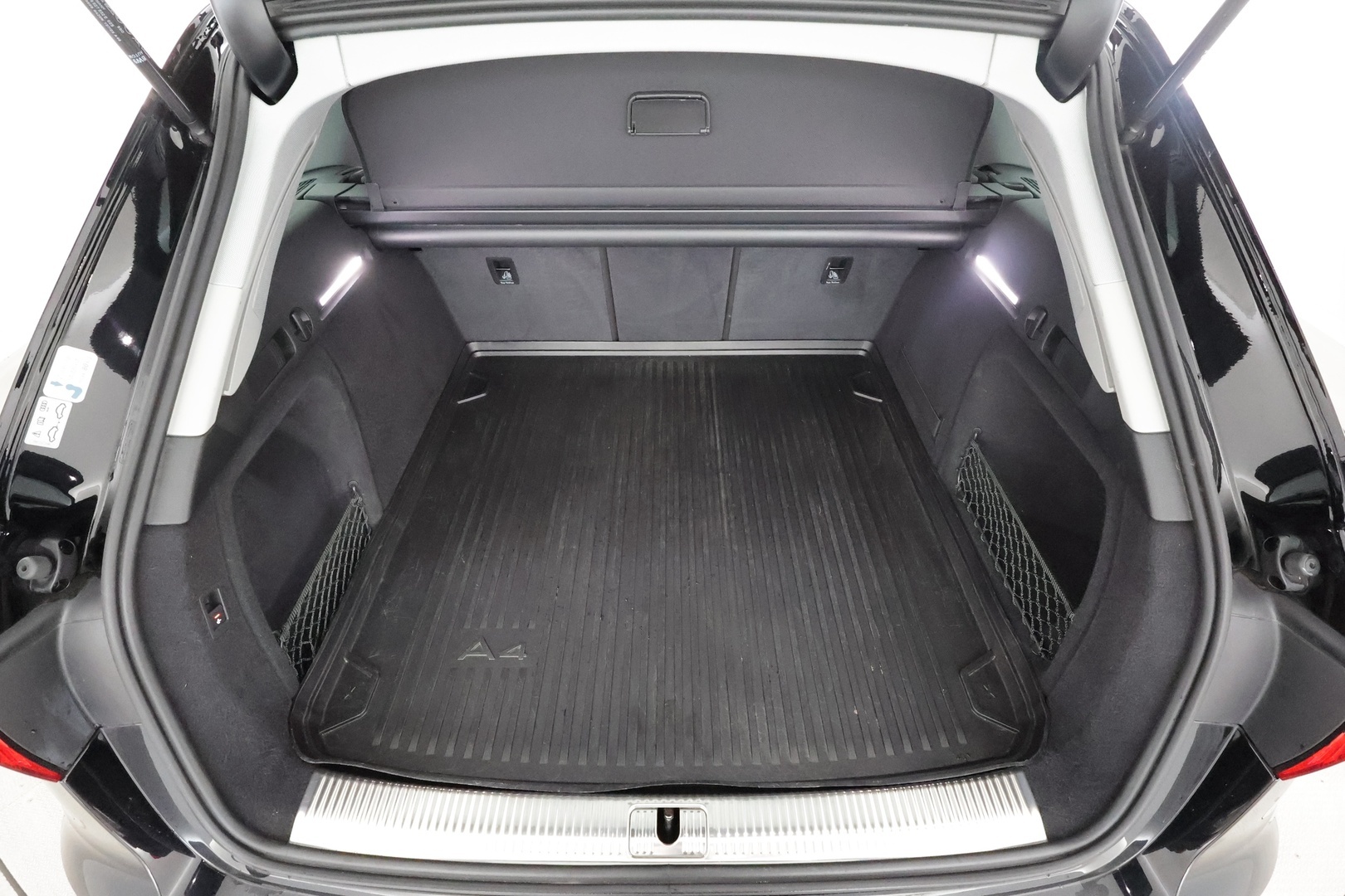AUDI A4 2023