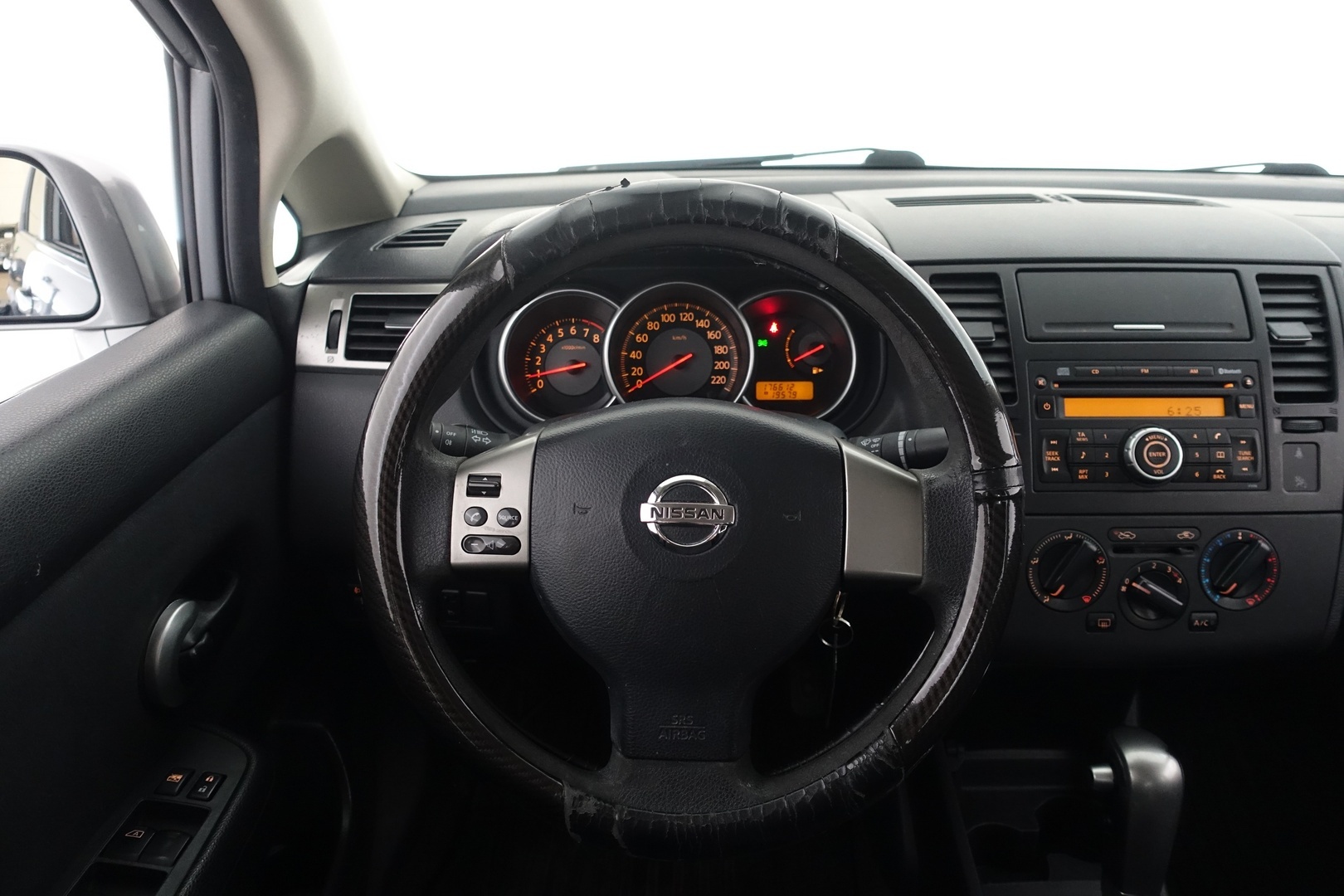NISSAN Tiida 2010