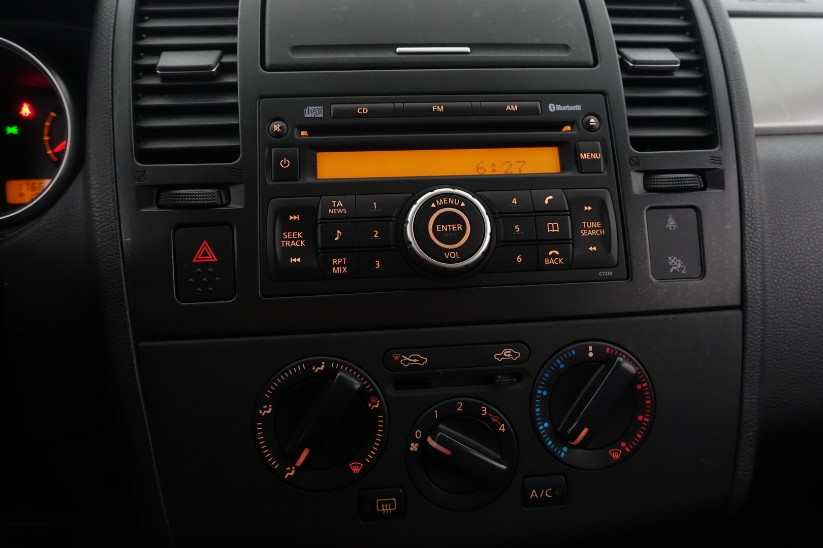 NISSAN Tiida 2010