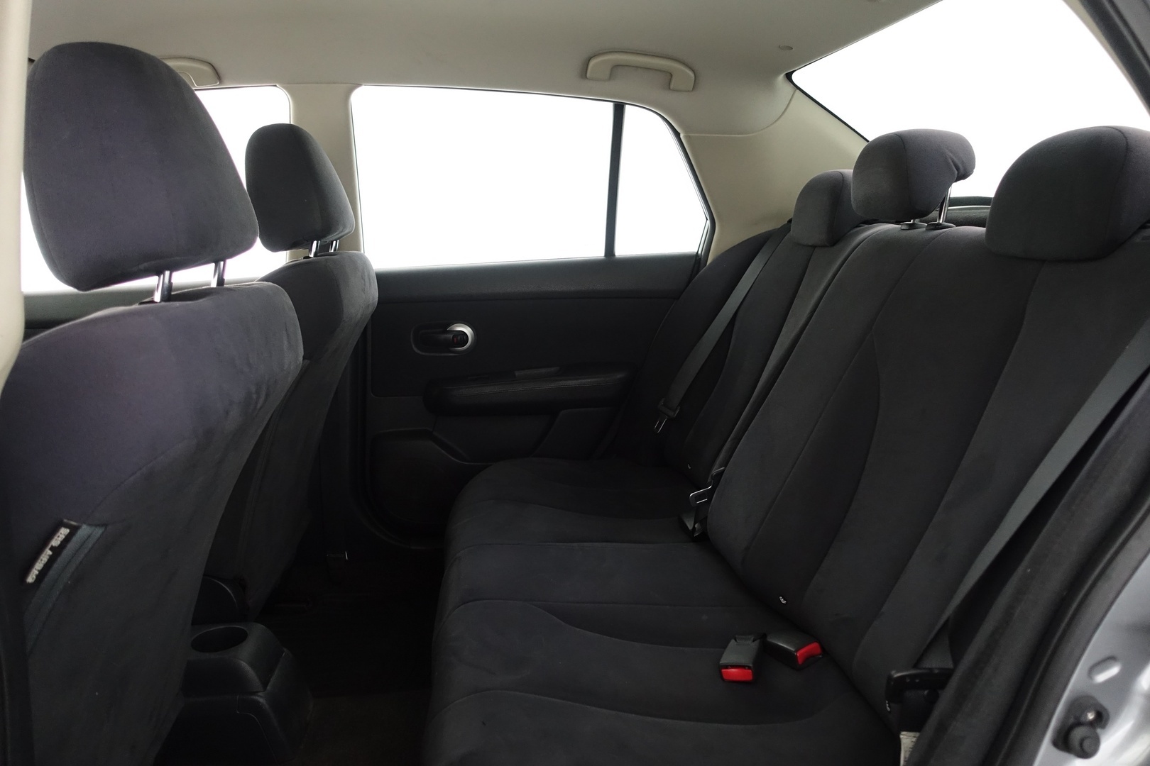 NISSAN Tiida 2010