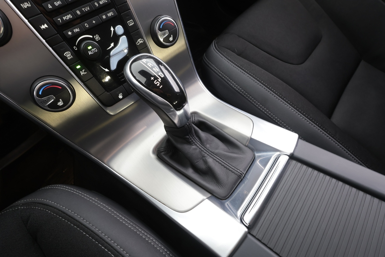 VOLVO V60 2014