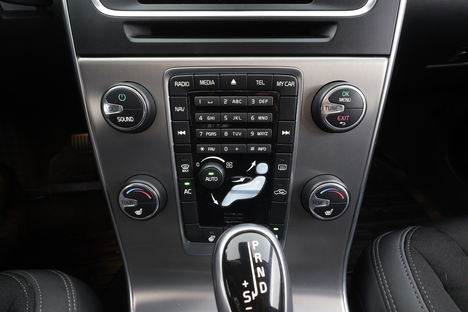 VOLVO V60 2014
