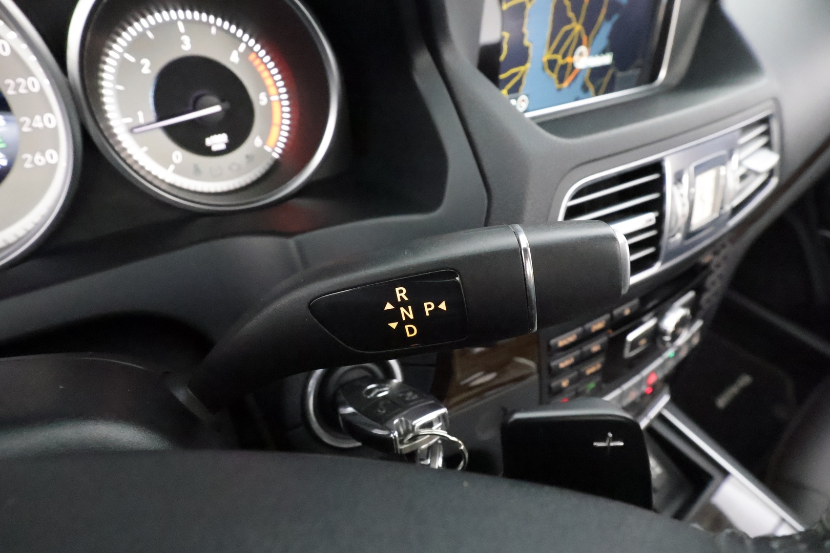MERCEDES-BENZ E 2013