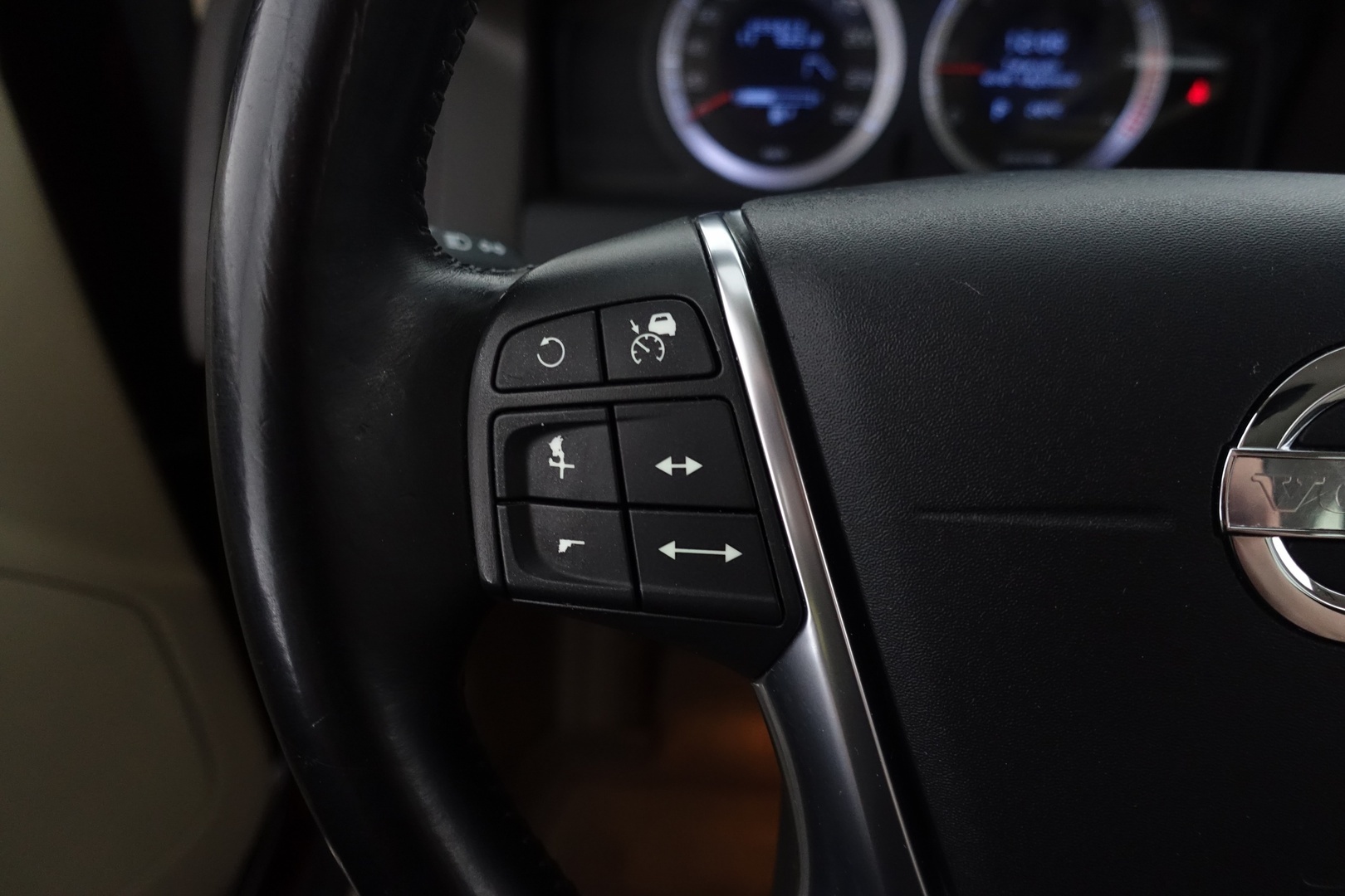 VOLVO XC60 2010
