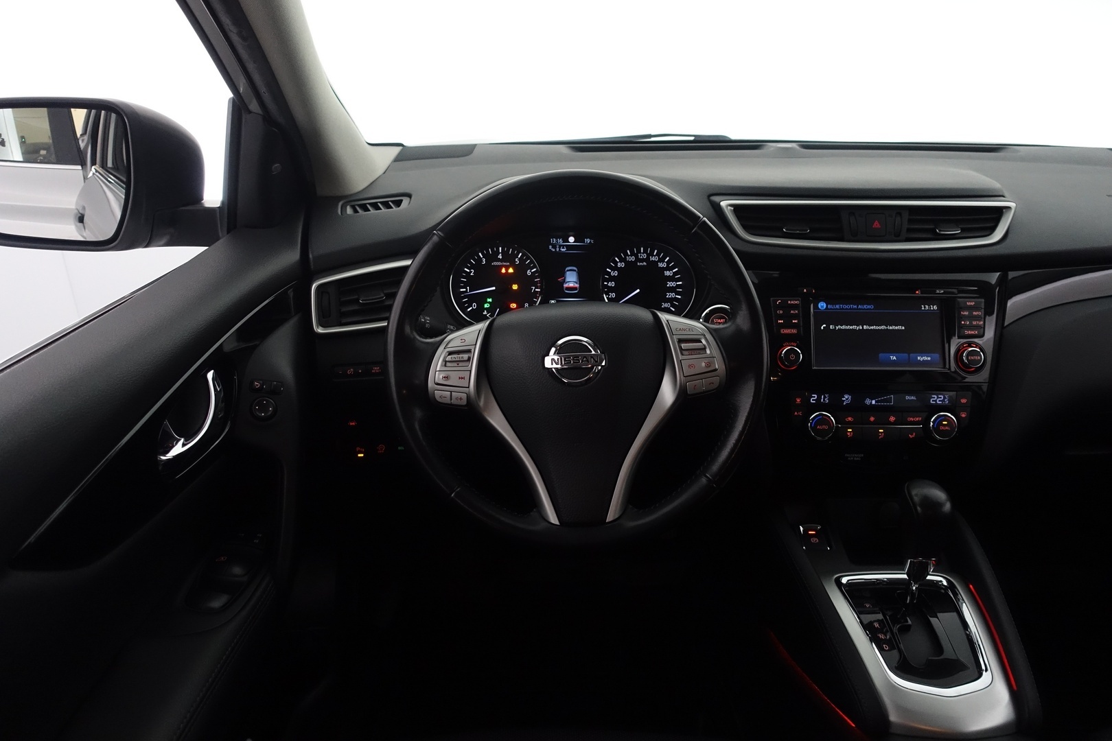 NISSAN Qashqai 2015