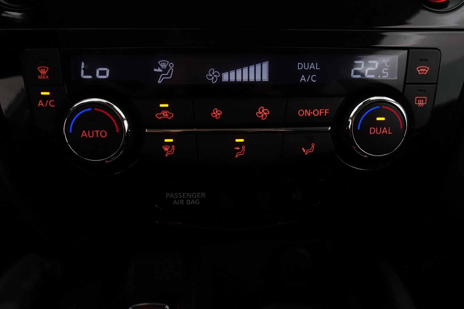 NISSAN Qashqai 2015