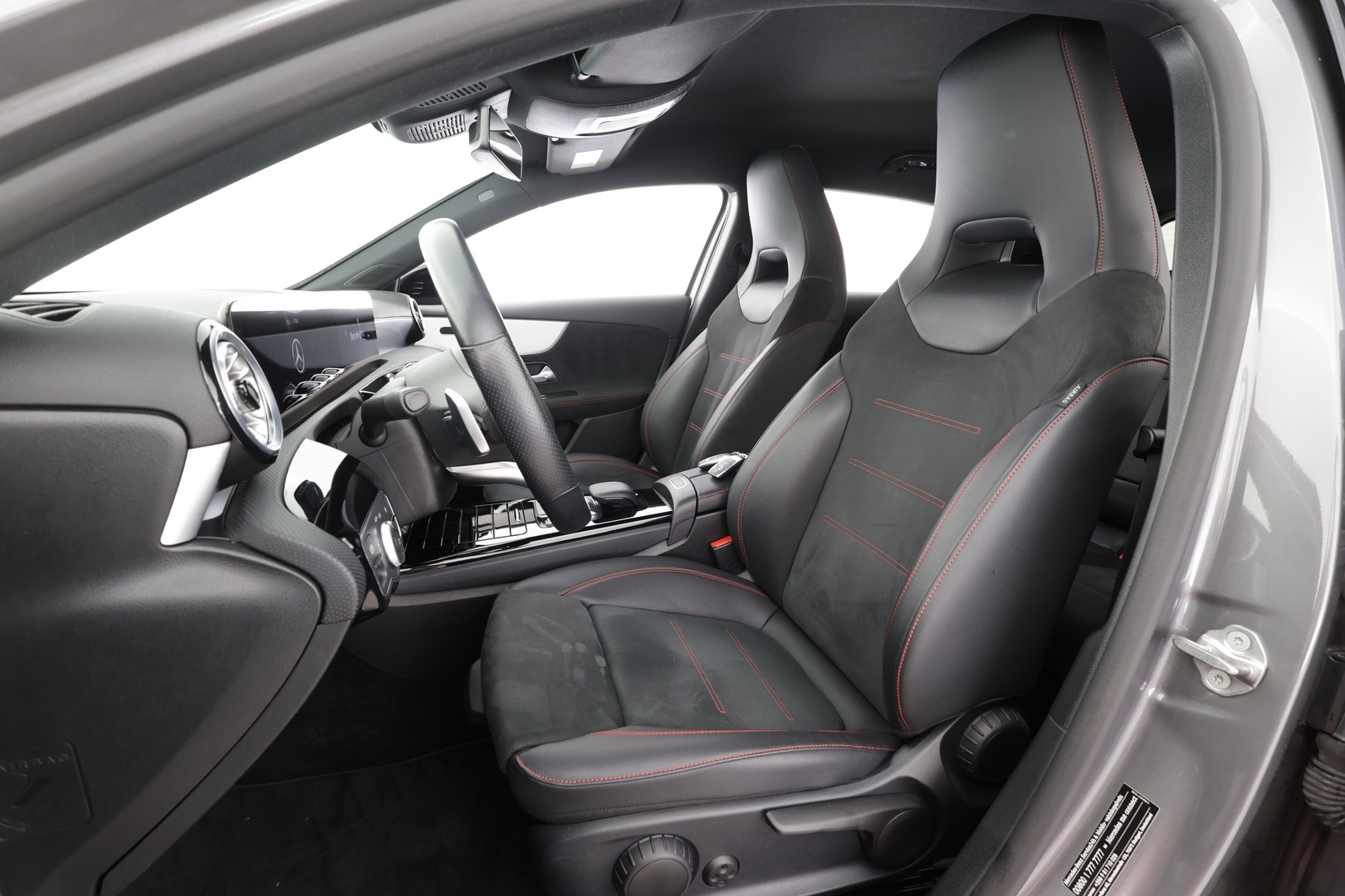 MERCEDES-BENZ A 2022