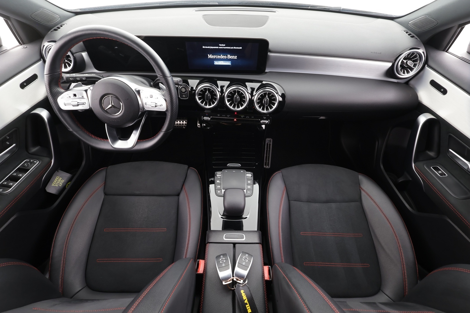 MERCEDES-BENZ A 2022