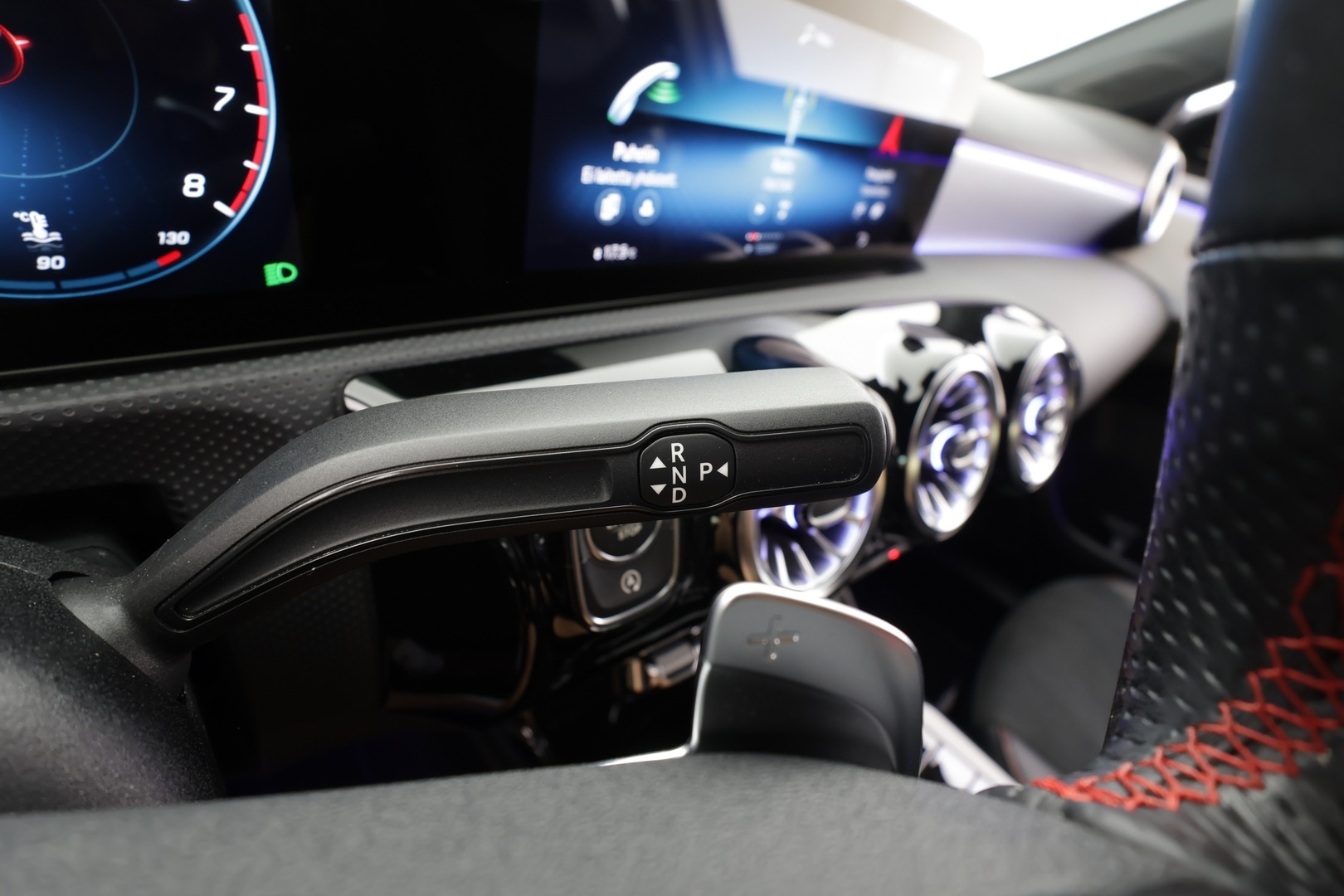 MERCEDES-BENZ A 2022
