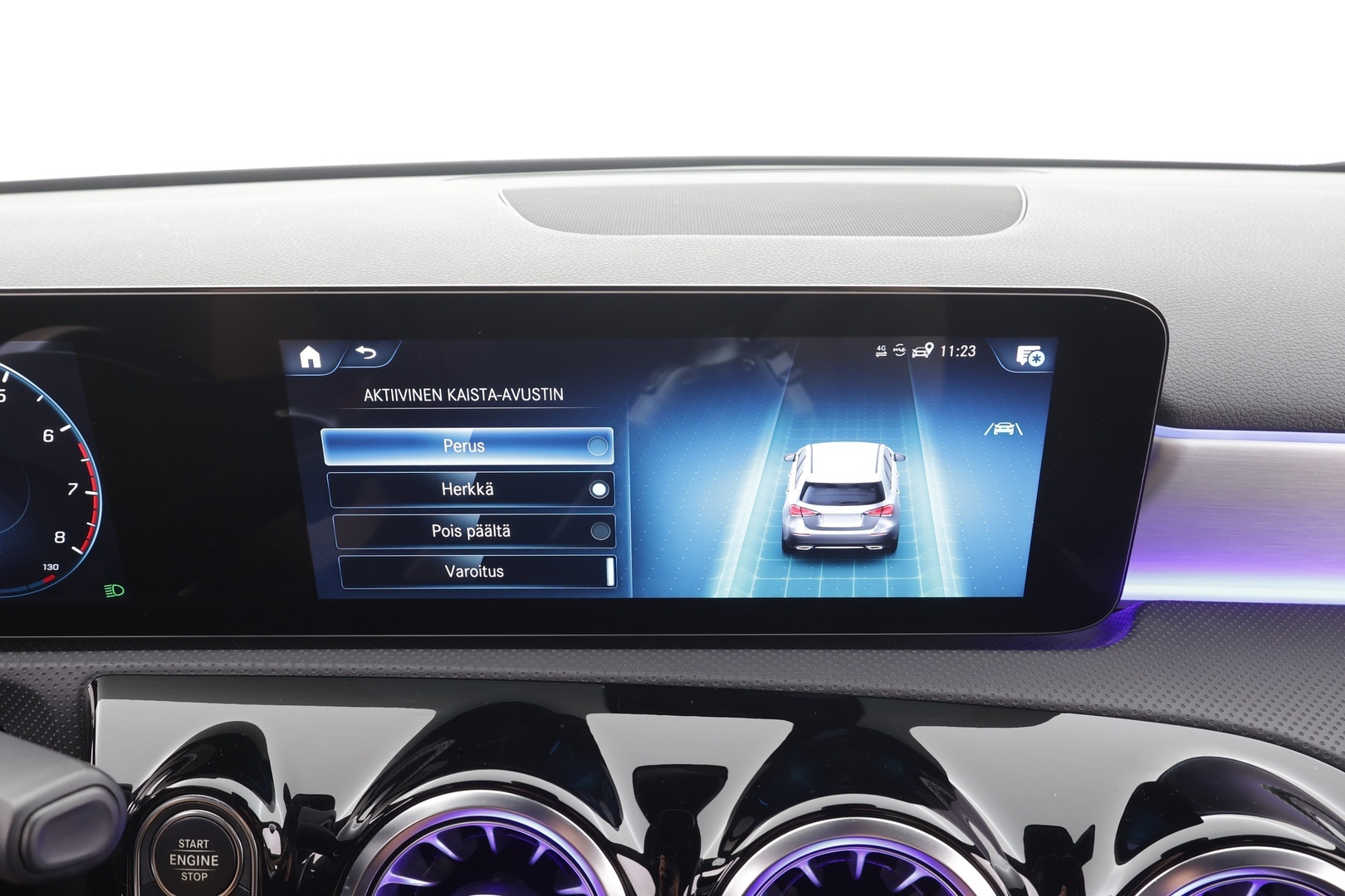 MERCEDES-BENZ A 2022