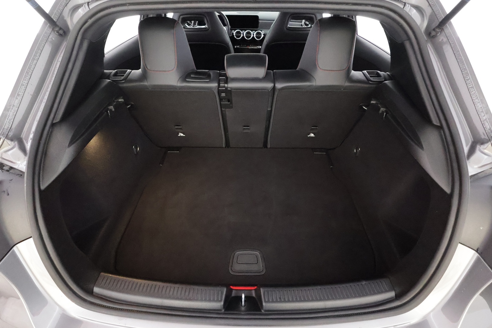 MERCEDES-BENZ A 2022