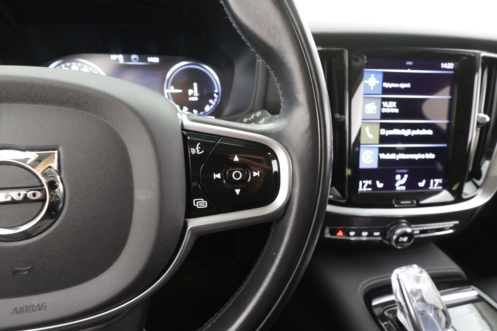 VOLVO V60 2022